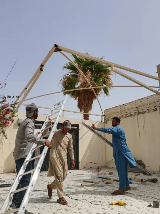 حداد لتركيب المظلات والجلسات حي المهدية وعرقة