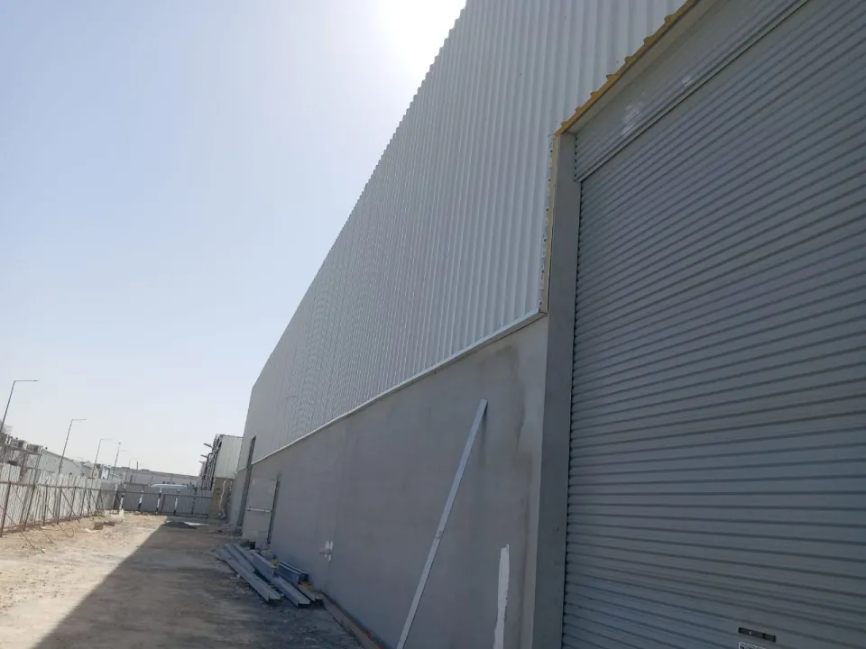 عرض سعر احترافي لتركيب هناجر ساندويتش بانل في غرب الرياض