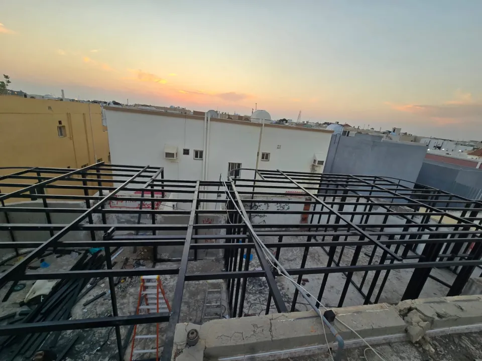 تركيب مظلات ساندوتش بانل للسيارات بالرياض