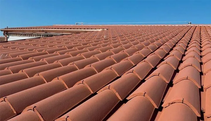 اختيار القراميد المناسبة بناءً على نوع السطح في حي الخزامى بالرياض