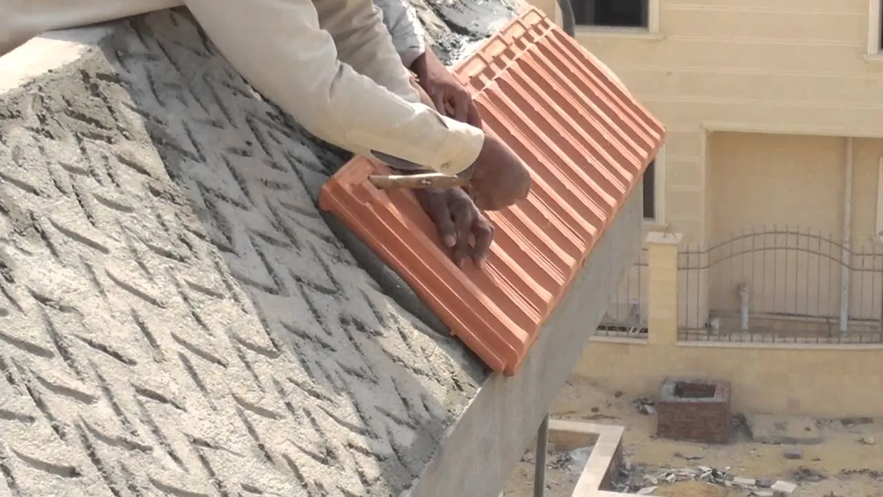 ارخص مقاول تركيب قرميد للملاحق والأسطح في حي الشفاء والروابي