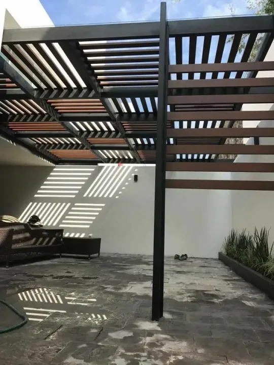 حدادتركيب البرجولات 2026 في حي السويدي| أنواعها وأسعارها وأفضل تصاميم الجلسات الخارجية