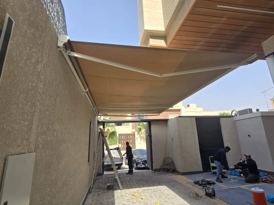 حدادتركيب مظلات وسواتروساندويش بانل حي التخصصي:الأنواع والمواصفات والأسعار 2026